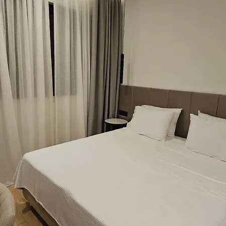 S & E Luxury Residences Apartment