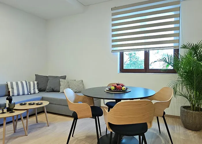 S & E Luxury Residences