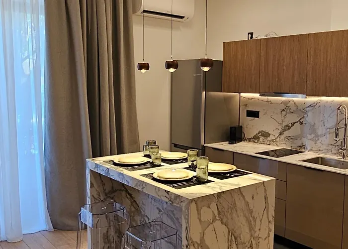 S & E Luxury Residences
