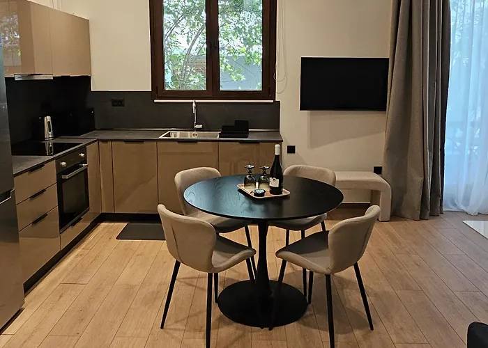 S & E Luxury Residences