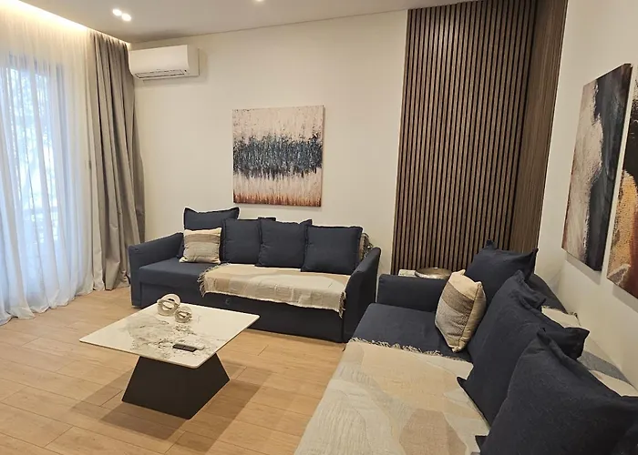 S & E Luxury Residences